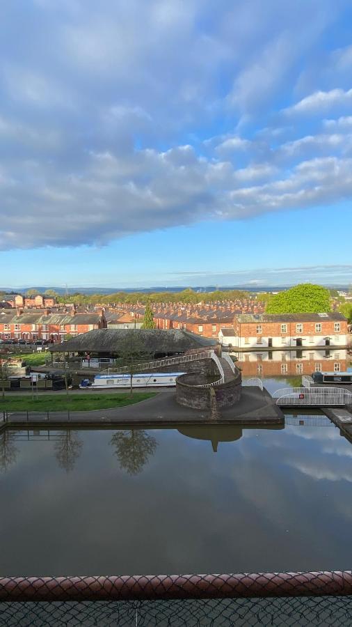 City Centre Chester Waterways Apartment Esterno foto
